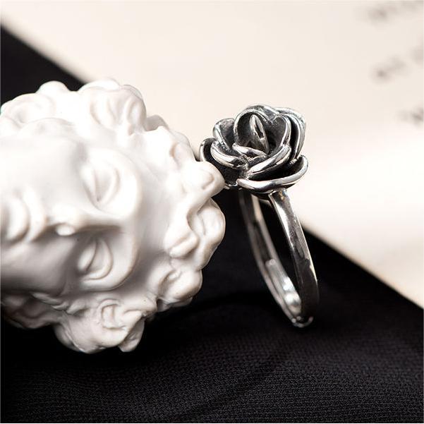 Rose Twist Self Defense Ring Ring Claire & Clara 