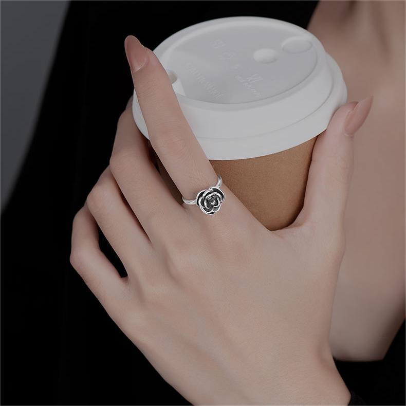 Rose Twist Self Defense Ring Ring Claire & Clara 