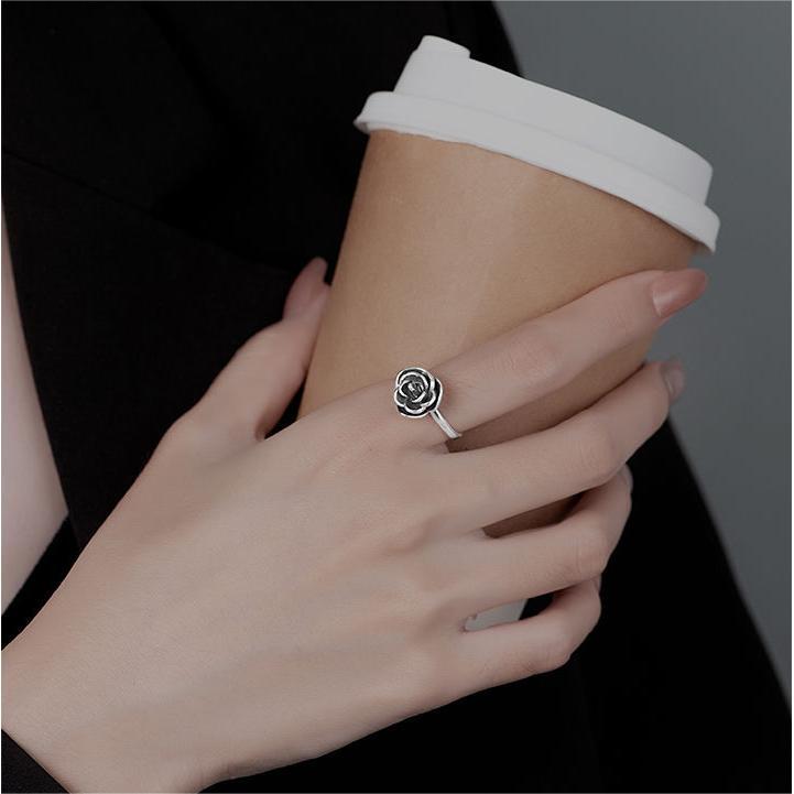 Rose Twist Self Defense Ring Ring Claire & Clara 