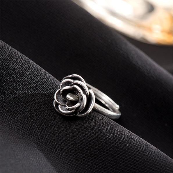 Rose Twist Self Defense Ring Ring Claire & Clara 